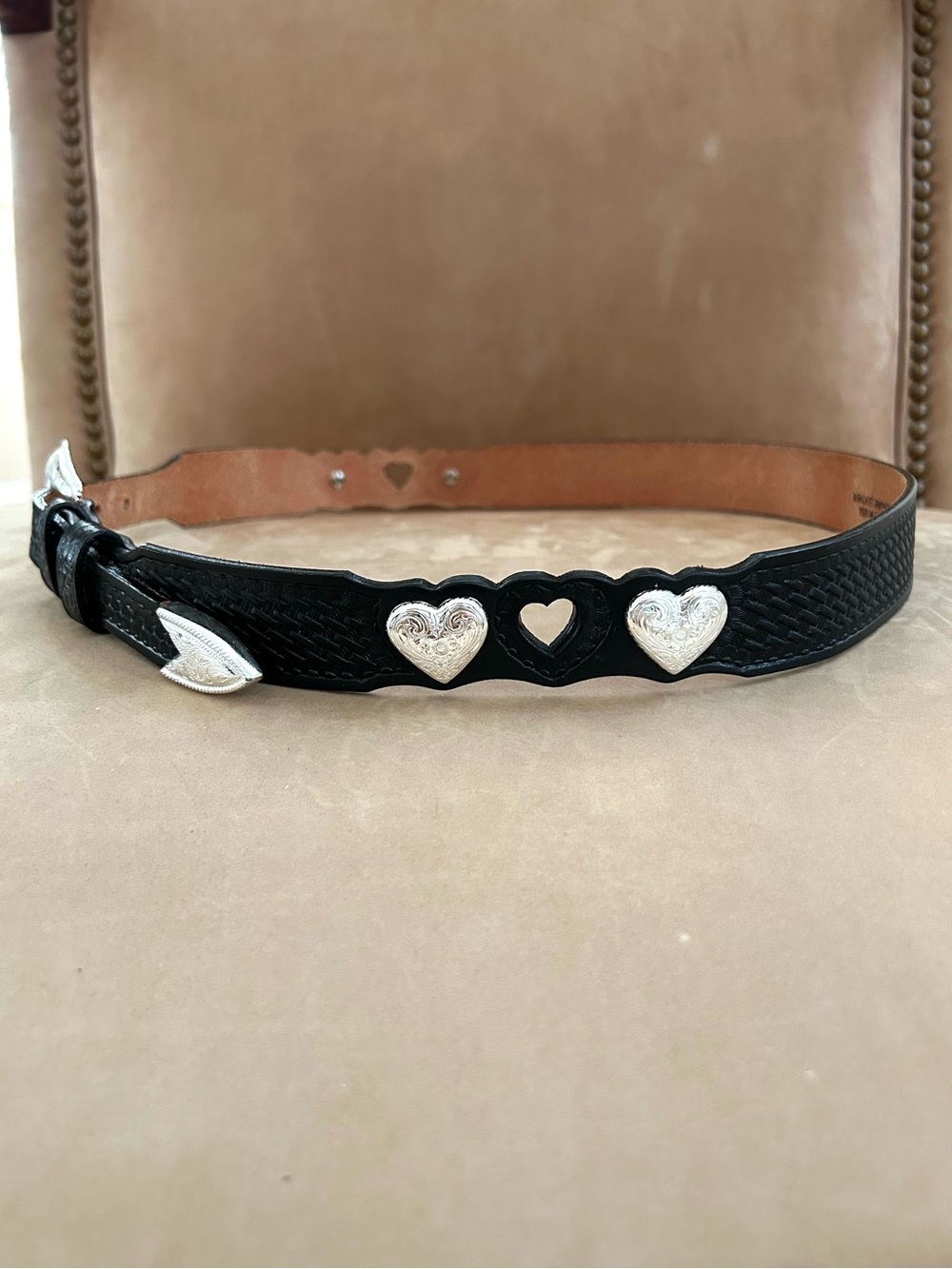 Silver Creek Western Black Leather Silver Buckle & Heart Conchos Belt Size 34